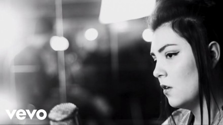New video: Hoshi – Femme a la mer